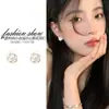 Aretes de Aguja de Plata S925 Coreanos Nuevos Explosiones Aretes para Niñas Temperamento Simple Joker Aretes Tono Agitado con Aretes Venta al por Mayor