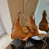 Bolsa feminina de camurça para axila, nova tendência 2026 outono vintage bolsa de ombro, bolsa de trabalho Maillard de grande capacidade