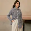Camisa feminina de manga longa, com design trançado, corte transversal listrado, ombro a ombro elegante, modeladora, casual e estilosa