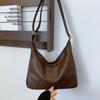 Bolsa de couro macio transfronteiriça de grande capacidade feminina 2025 nova bolsa de ombro casual retrô multifuncional bolsa transversal simples