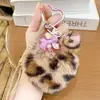Chaveiro de Pelúcia em Formato de Coração com Estampa de Leopardo e Pelo de Coelho Pingente Criativo para Chaveiro de Carro e Bolsa Presente Personalizado