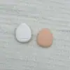 Atacado mini esponja de ar para polegar uso úmido e seco dupla face sem pó corretivo facial mini gota d'água esponja para ponta do dedo