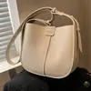 Bolsa Pequena Versátil Transfronteiriça para Mulheres Moda Nova Primavera/Verão 2026 Bolsa de Ombro Único Transversal Bolsa Saco Retrô para o Dia a Dia