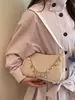 Bolso de hombro tejido minimalista estilo coreano, bolso de moda a la moda con bloques de color para llevar debajo del brazo, bolso de paja único y casual