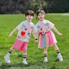 Conjunto de Ropa de Verano para Niños y Niñas, Atuendos para Hermanos, Camisas de Nuevo Estilo 2026, Uniformes de Clase de Manga Corta, Ropa para Actuaciones