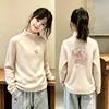 2026 Ropa de Otoño/Invierno para Niñas Estilo Alemán Forro Polar Superior Camiseta Elegante de Manga Larga para Niños Medianos a Grandes Capa Base Cuello Alto Ropa Interior de Moda
