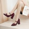 2025 Nuevo Estilo Otoño Lazo Moda Francesa Hombro Descubierto Punta Aguda Boca Baja Tacón Grueso Zapatos de Tacón Alto para Mujer