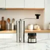 Molinillo de café manual de acero inoxidable, plástico negro, pulverizador, molinillo de café manual, en stock, venta al por mayor