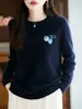 Top de punto versátil de cuello redondo 100% lana pura para mujer, capa base para otoño e invierno, nuevo suéter de punto con jacquard de cereza, cálido