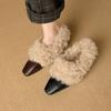 Zapatos de cuero pequeños de pedal con cuello de pelo cálido para otoño e invierno 2024, aumento de 2 cm, estilo perezoso, zapatos planos forrados de felpa