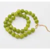 Colar de contas de ágata verde chinesa antiga antiga francesa Colar de nicho retrô elegante leve de luxo Cadeia de clavícula