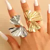 Anillo de Metal Irregular con Diseño Transfronterizo Europeo y Americano en Forma de Abanico con Anillo de Articulación de Hoja de Ginkgo Tridimensional Exagerada