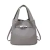 Nova Moda Primavera e Verão 2025 Bolsa Satchel de Couro Macio Elegante Bolsa Saco Elegante Versátil para o Dia a Dia Feminina de Ombro Único Transversal