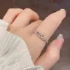 Anillo abierto de hoja de circón de moda coreana y japonesa exquisito y versátil, diseño simple de lujo ligero elegante, anillo súper brillante para dedo índice para mujer