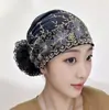 Novo Chapéu de Renda Bordado Floral Estilo Transfronteiriço para Mães, Roupa de Casa da Moda, Chapéu Estiloso para Cabelos Brancos, Chapéu à Prova de Vento Estilo Chinês para Atacado