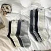 Calcetines casuales de color sólido negro blanco gris Dongdaemun para mujer, anti-pilling, con rayas verticales, estilo japonés, combinan con todo, calcetines para la pantorrilla