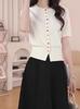 Cardigan de Tricô Elegante com Design de Senso de Moda, Manga Curta, Cor Nova de Verão 2025, Top Camiseta Estilo Ocidental Elegante