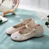 Grulla Blanca de Almohada 2026 Modelo Nuevo Tacón de Cuña Estilo Floral Étnico Zapatos de Baile Bordados con Aumento Interno de Altura para Madres y Mujeres