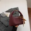 Bolsa Pequena Retrô de Nicho 2025 Outono Nova Moda Bolsa Transversal Simples para Trabalho Pequena Bolsa Tote de Mão Bolsa Bolinho