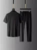 Traje deportivo de seda helada con textura para hombre, verano, para adolescentes, camiseta de manga corta y pantalones, conjunto atractivo para hombre
