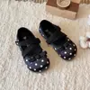Sapatos de Couro para Meninas 2026 Estilo Primavera/Outono Fofos Sola Macia Sapatos de Princesa com Bolinhas Tira Elástica Cruzada Tira Trançada Laço Sapatos Infantis
