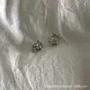 Corea del Sur Pendientes de Oro Plata de Ley para Mujer Elegantes Sencillos Tachuelas Estilo Frío Aro para Oreja Hebilla Pendientes Vintage Lujo Ligero