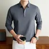 Camiseta de Manga Larga para Hombre Otoño 2026 con Cuello de Solapa y Estampado de Letras, Cálida, Cómoda, Moderna, a la Moda, Adecuada para Padres de Edad Media, Camiseta de Capa Base