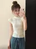 Camiseta de Verano para Mujer de Punto Fino con Cuello Redondo, Calada, Manga Corta, Base Irregular, Diseño Ajustado