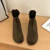Botas femininas estilo francês de cano curto com bico dividido para pé de porco, novas da moda outono 2026, versáteis botas curtas Chelsea