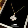 Colar Simples de Zircônia Cúbica Branca Trevo de Quatro Folhas com Strass Versátil para o Dia a Dia Corrente para Clavícula Flor com Toque de Luxo Leve Joias de Alta Qualidade para Mulheres