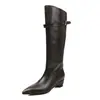 Botas de Cavaleiro Femininas de Couro Integral Cano Alto Botas Longas Botas na Altura do Joelho Bico Fino Polidas Salto Médio Zíper Traseiro Fivela Botas Individuais para Mulheres