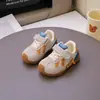 Zapatos para caminar para bebé con velcro, zapatillas de entrenamiento alemanas de suela blanda, zapatos infantiles de malla transpirable, zapatillas antideslizantes para bebé, modernos para niños y niñas