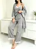 Novo estilo 2026 conjunto de pijama feminino de três peças felpudo com decote V, renda e design estampado, apresentando uma camisola e calça comprida, para usar em casa, 7715