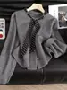Nuevo estilo de punto dulce de cuello redondo para mujer, otoño temprano 2026, top corto con botones de un solo pecho, color liso, cárdigan tipo bufanda estilo Chanel