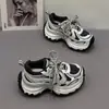 Parte superior de malla estilo europeo, suela gruesa, súper populares, zapatillas tipo "dad shoes" ligeras para mujer, nueva colección otoño 2026, zapatillas casuales cómodas y versátiles