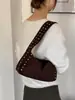 Bolso de hombro de estilo punk retro transfronterizo para mujer, nuevo modelo de verano 2026, bolso de hombro personalizado con tachuelas dulce y genial para chica popular