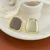 Pendientes Metálicos Geométricos Simples de Moda Retro Francesa para Mujer, Lujo Ligero Personalizado, Pendientes Versátiles y de Diseño Único al por Mayor