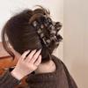 Grampo de Cabelo Grande de Pelúcia com Estampa de Leopardo para Outono e Inverno para Mulheres 2026 Novo Estilo Grampo de Cabelo de Alta Qualidade para a Parte de Trás da Cabeça Elegante Presilha de Tubarão Acessório de Cabelo
