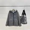 Otoño e Invierno Nuevo Acolchado con Capucha Ligero Cálido Versión Holgada Fino Chaqueta de Plumas de Camello para Mujer 665