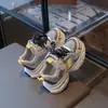 Zapatos para niñas 2026 verano malla simple transpirables antideslizantes para niños, zapatillas de correr para niños medianos y grandes, zapatos de papá de suela blanda