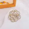 Broche Camélia de Liga com Gola Anti-Exposição Acessório de Alfinete Novo Estilo Primavera/Verão 2026 Novo Modelo Broche de Luxo de Alta Qualidade