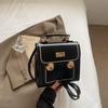 Bolsa Retrô para Pendurar no Ombro 2025 Verão Nova Simples Mochila Coreana Bolsa Quadrada Pequena Bolsa Feminina Estilo Ocidental