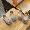 Sapatos Infantis Sapatos de Princesa 2026 Sandálias de Cristal para Meninas Sola Macia Novos Estilo Coreano para Meninas Pequenas Verão Laço Strass