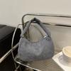 Bolso Cruzado de Pana Suave Casual Avanzado para Hombro y Axila 2024 Otoño Nuevo Bolso Baguette Portátil para el Trabajo y el Viaje