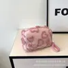 Neceser en stock, bolso de peluche, nuevo bolso de maquillaje transfronterizo, bolso peludo, bolso para teléfono con forma de corazón, bolso de mano portátil