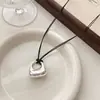 Collar Colgante de Plata Igual que el de la Bloguera para Mujer, Nicho Simple, de Alta Gama, Versátil, Cadena Negra Ajustable para Suéter, Accesorios