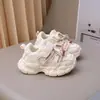 Sapatos de bebê macios para primavera e outono, sapatos casuais, tênis estilo "dad shoes" para crianças, tênis de malha respirável, sapatos para meninas, antiderrapantes