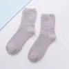 Color caramelo 21 colores color sólido Calcetines de tubo planos cálidos para mujer forro polar de coral calcetines para el suelo del hogar calcetines de medio terciopelo venta al por mayor