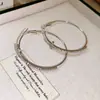 Pendientes Redondos de Cruz con Diamantes Incrustados de Aguja de Plata Europeos y Americanos Exagerados Accesibles Lujo Pendientes de Gama Alta de Moda Pendientes de Diseño Personalizado para Mujeres
