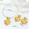 Set de Aretes y Collar con Forma de Corazón de Personalidad Elegante Transfronterizo Europeo y Americano, Aretes Versátiles de Aleación Geométricos Retro a la Moda en Stock